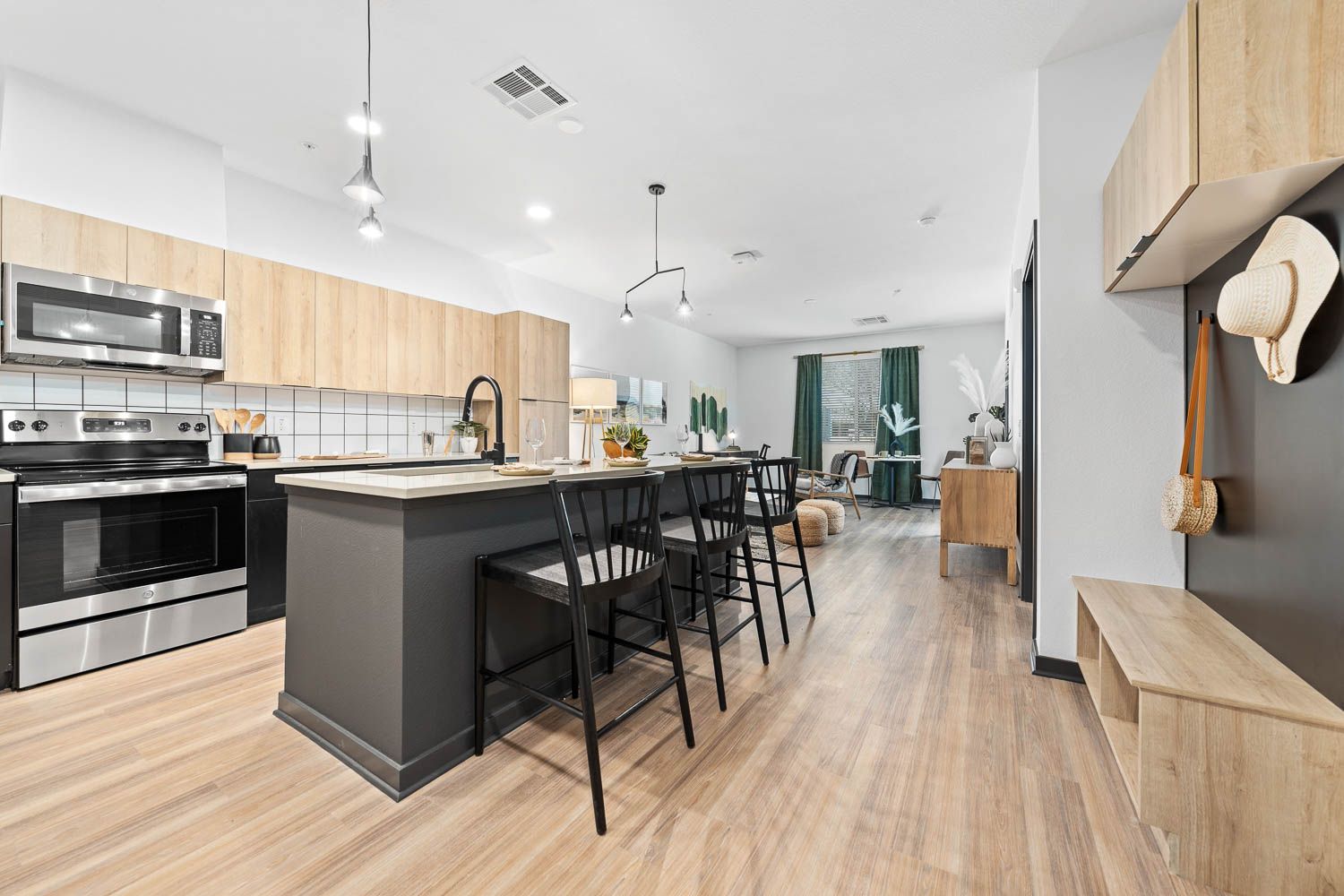 Chef-Inspired, Gourmet Kitchen