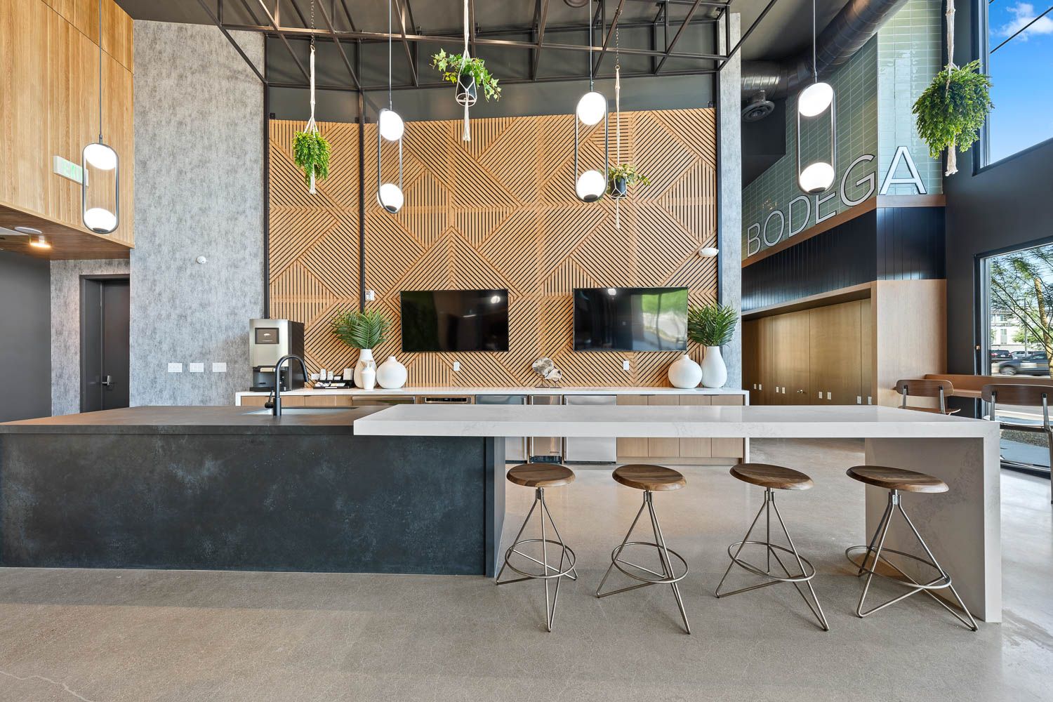 Lounge Area & Bodega