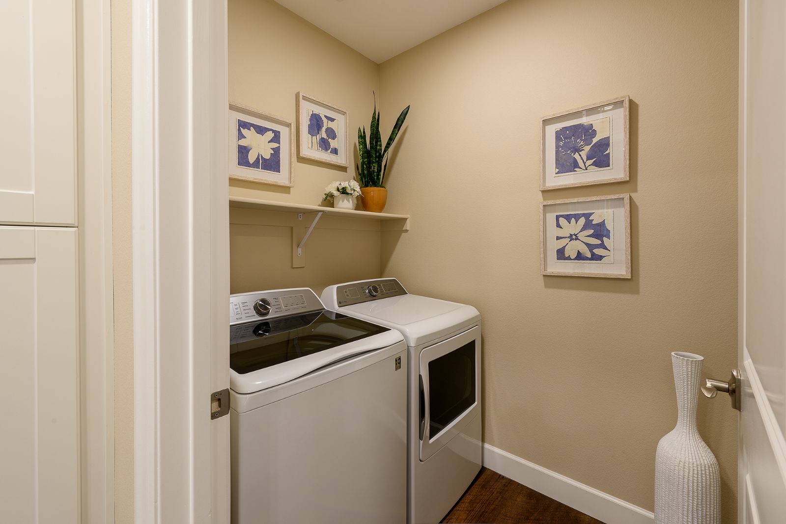 Full-Size Washer & Dryer
