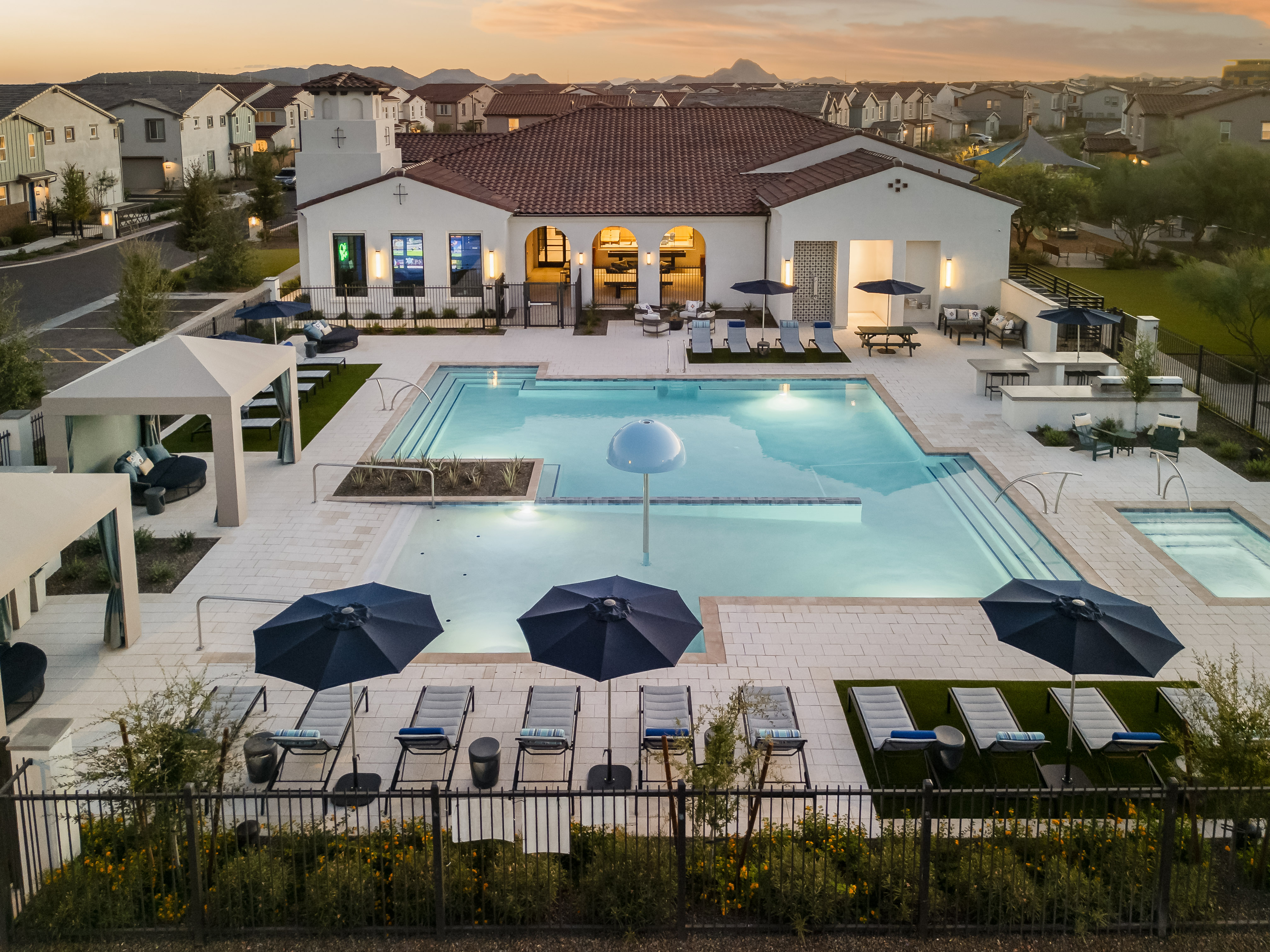 Amenities | The Hillburn in Phoenix, AZ